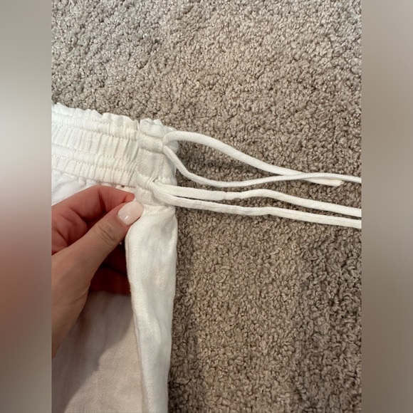 J Crew White Shorts with ties. Great condition size XXS. - Picture 3 of 4